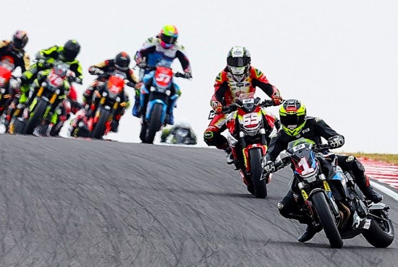 Four-way Fight Forms for 2025 BMW F 900 R Cup Title